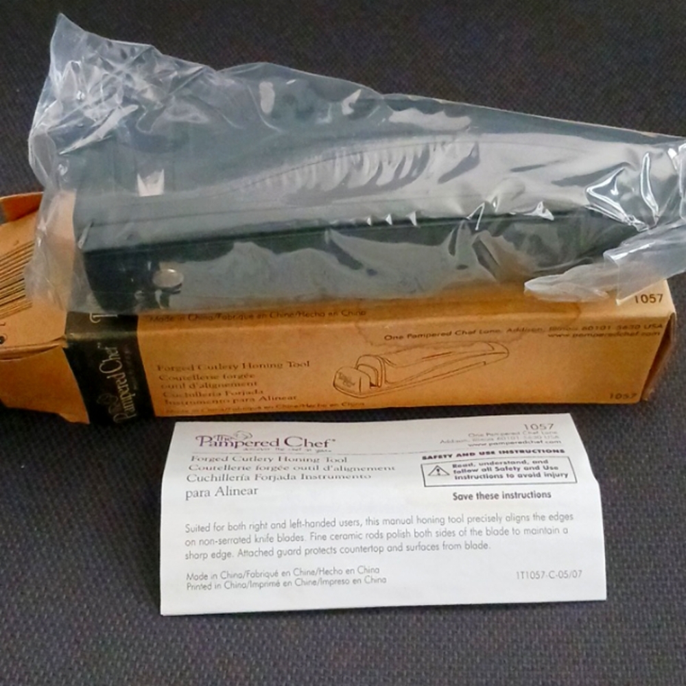 Pampered Chef Honing Tool. #1057. NEW